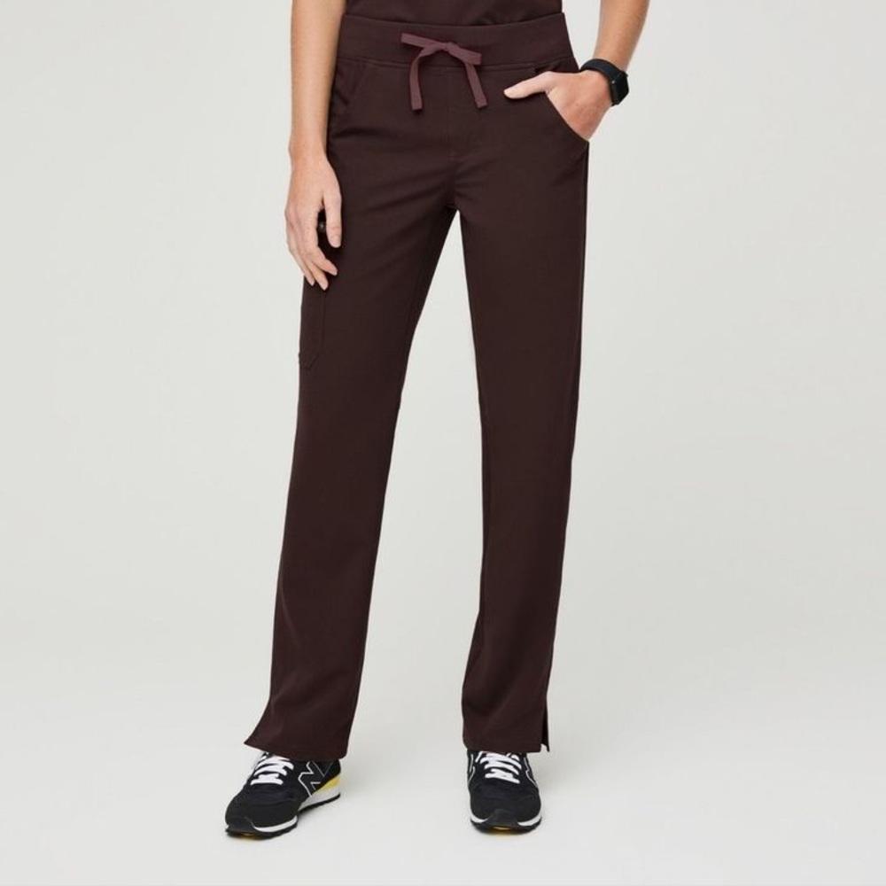 Figs Espresso Kade Cargo Scrub Bottoms, Size Medium